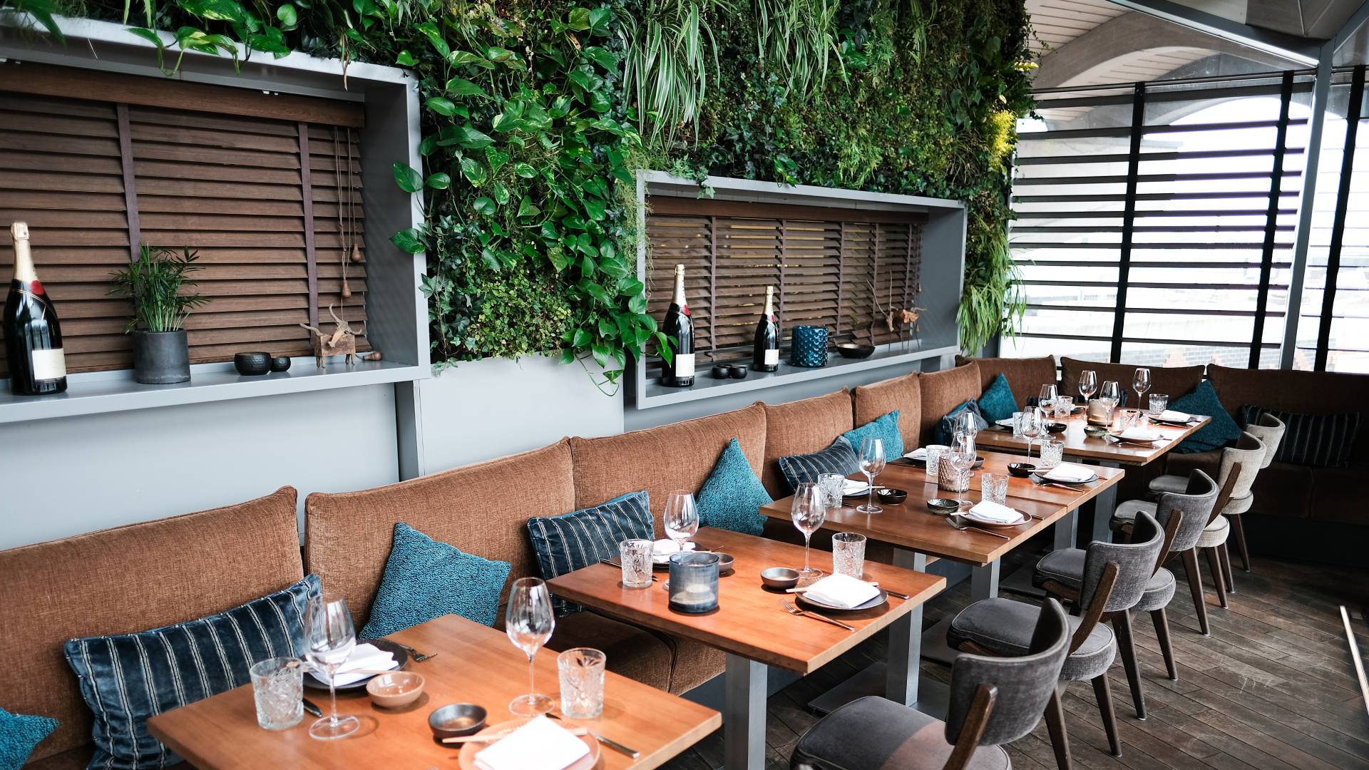 restaurant-artificial-walls (1) restaurant artificial green walls